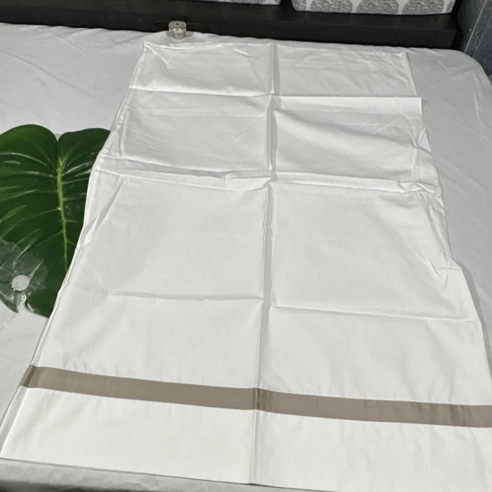 NIB $95 Matouk‎ [ 1 Standard Pillowcase ] Lowell 600 TC in Khaki White